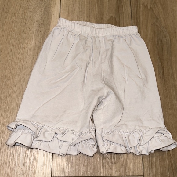 Used Toddler Girls White Boutique Brand Size 2T White Ruffle Shorts Stretch Play - Picture 3 of 7